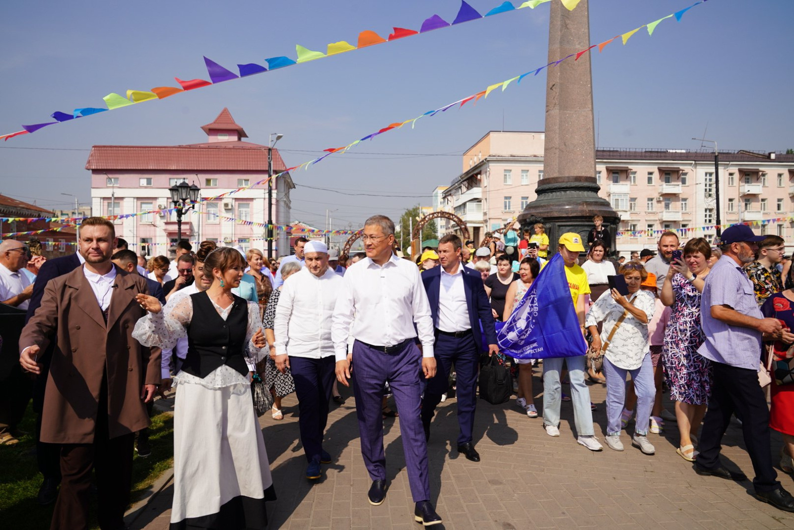 Радий  Хәбиров  ҡунаҡсыллыҡ  байрамында  ҡатнашты