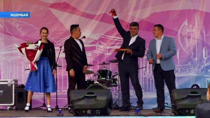 Ишембайҙа ҡала көнө уңайынан байрам саралары үтте