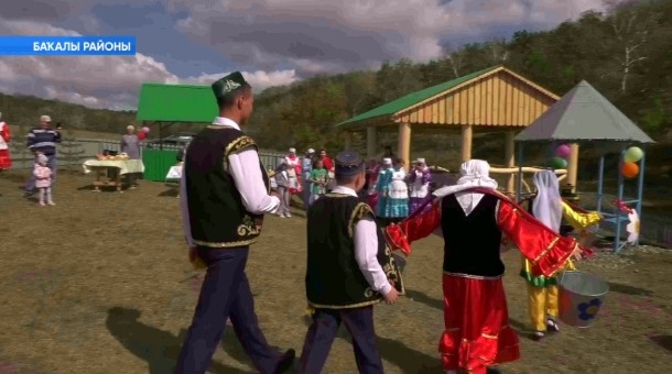 Баҡалы районы Ҡуштирәк ауылында төҙөкләндерелгәндән һуң «Ғайсар» шишмәһе асылды