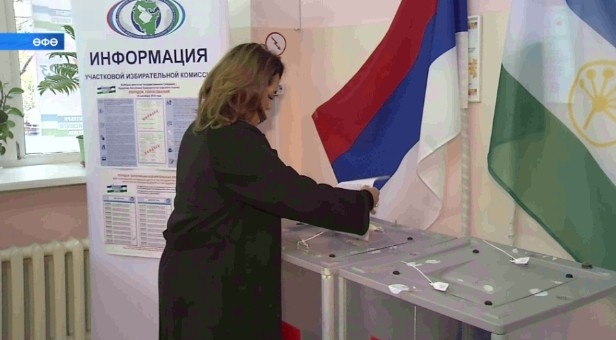 «Йәшелдәр» партияһының Башҡортостан бүлексәһе советы рәйесе Руфина Шаһапова тауыш бирҙе