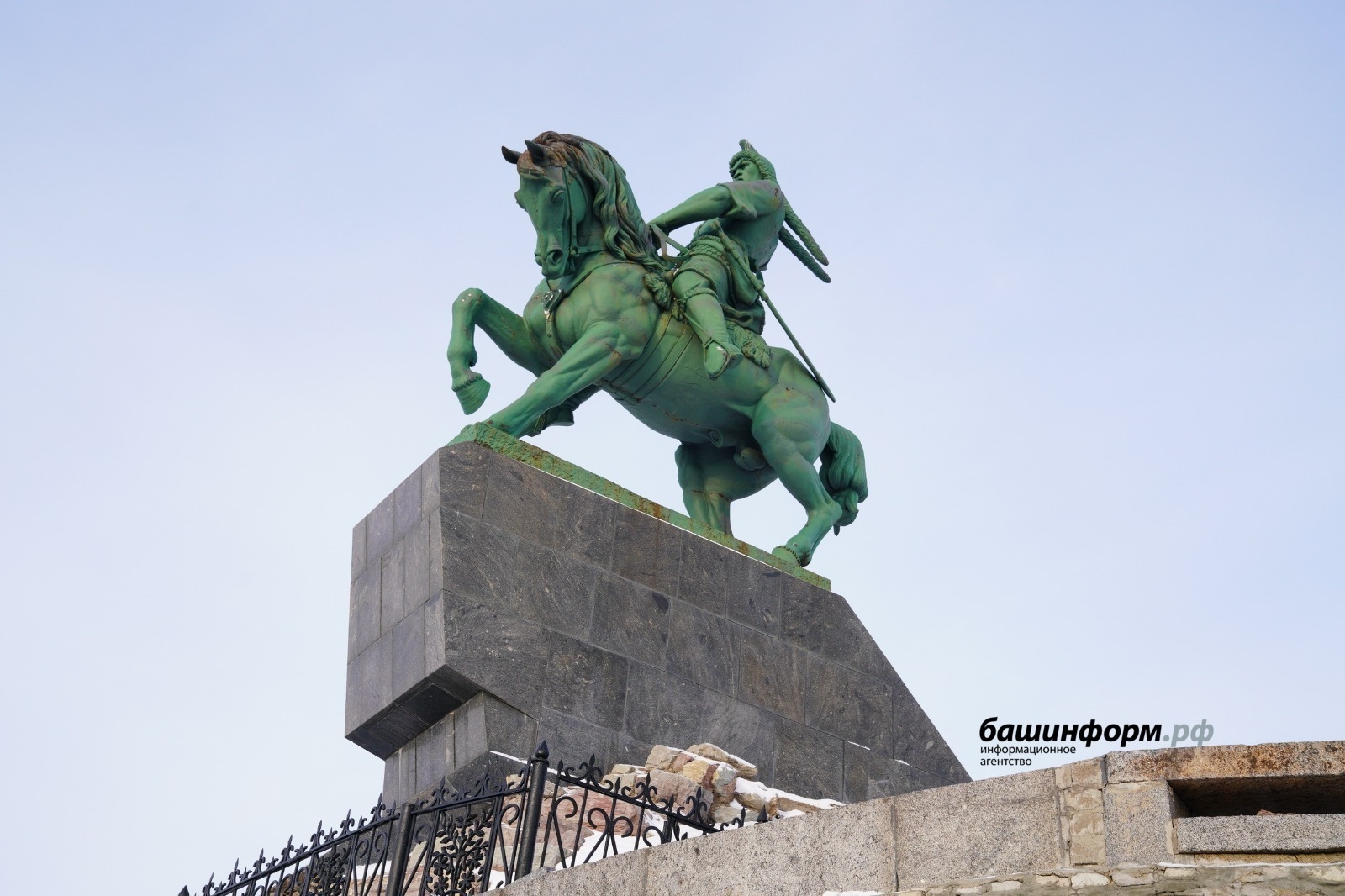 Дәүләт комиссияһы Өфөлә Салауат Юлаев һәйкәлен постаменттан алыуҙы хупланы
