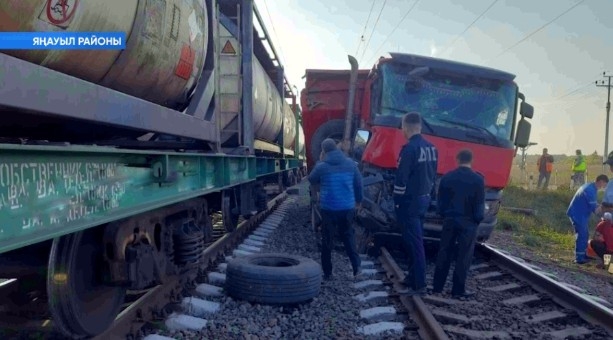 Яңауыл районында Рено автомобиле поезға бәрелгән
