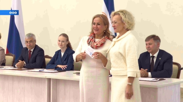 Өфөлә республика округы буйынса һайланған депутаттарға таныҡлыҡ тапшырылды