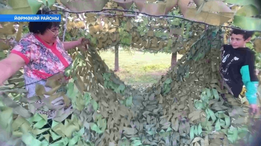 Йәрмәкәй районы ҡатын-ҡыҙҙары махсус хәрби операция биләмәһендәге хәрбиҙәргә маскировка селтәре үрә