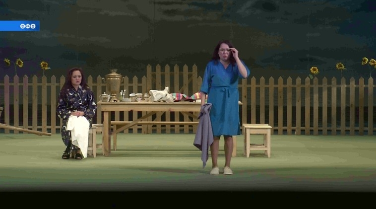 Өфөлә Салауат башҡорт дәүләт драма театры «Ҡыҙҙар килде ауылға» спектаклен ҡуйҙы