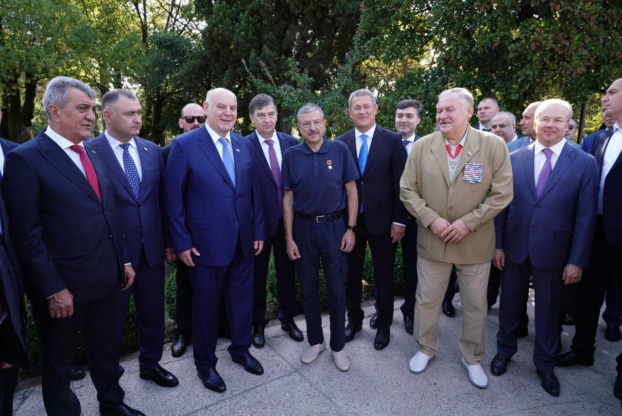 Радий Хәбиров Абхазияла юбилей  сараларында ҡатнаша