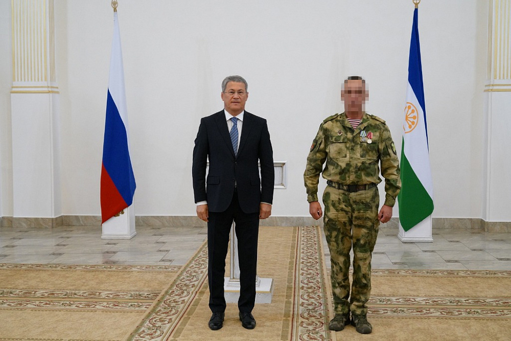 Башҡортостан башлығы яугирҙәргә дәүләт наградалары тапшырҙы