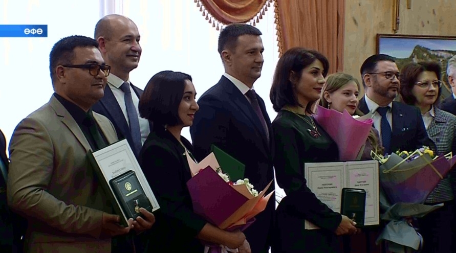 Республика көнө алдынан Шәйехзада Бабич исемендәге йәштәр премияһы лауреаттары тәбрикләнде