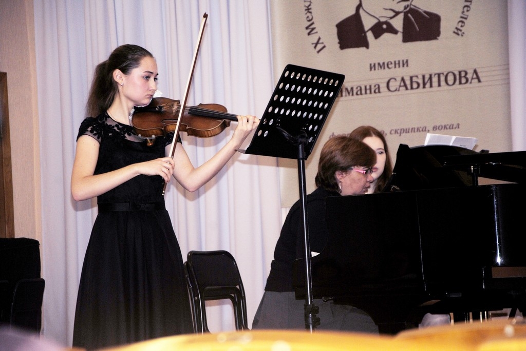 Нариман Сабитов исемендәге балалар музыка мәктәбе Халыҡтар берҙәмлеге көнөнә концерт-лекция ойоштора