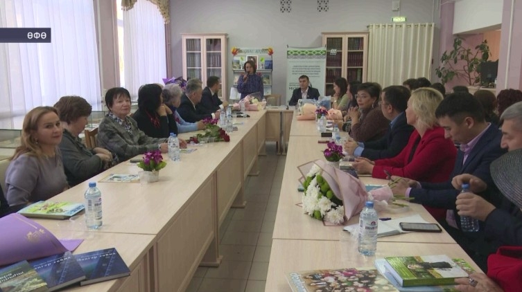 Әхмәтзәки Вәлиди исемендәге Милли китапханала яҙыусы Миләүшә Ҡаһарманова менән осрашыу үтте