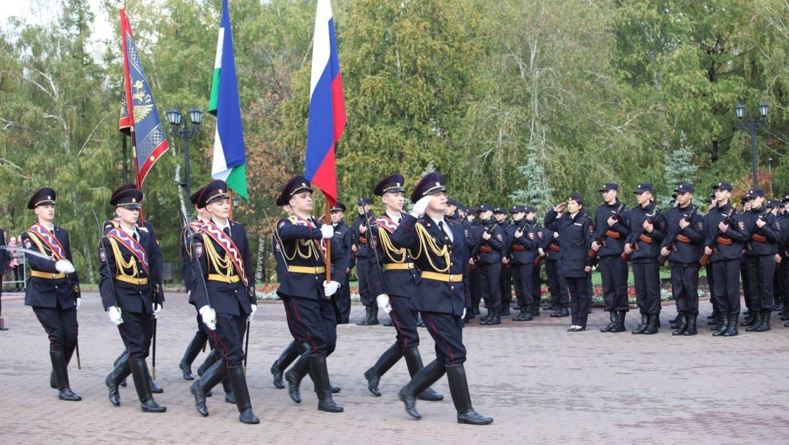 Владимир Путин Эске эштәр органдары хеҙмәткәрҙәрен тәбрикләне