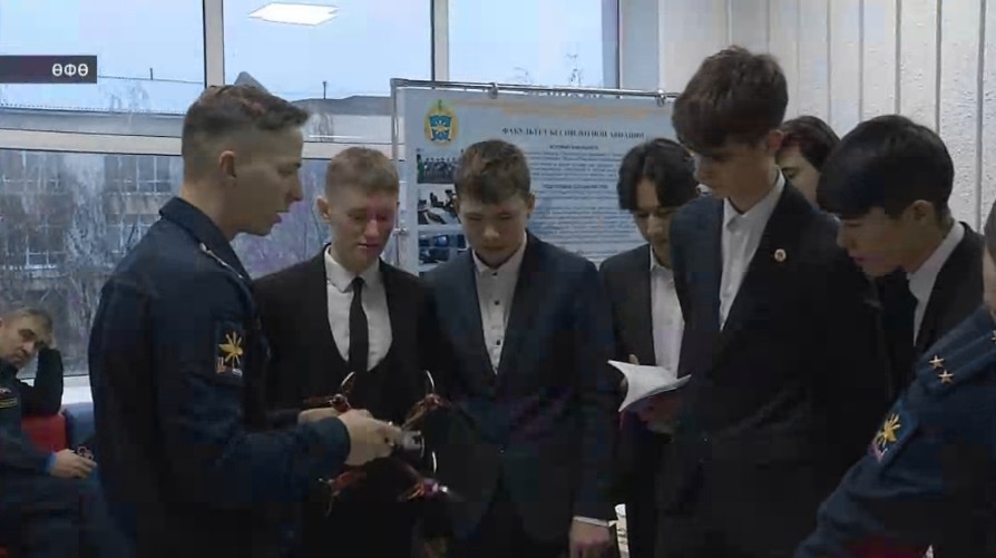 Башҡортостанда юғары класс уҡыусыларына хәрби пилот булыу хаҡында һөйләнеләр