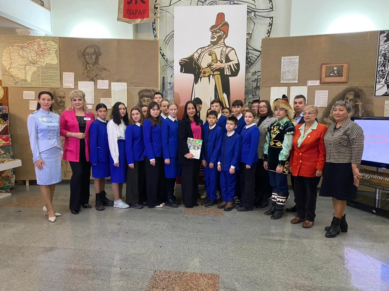 Салауатта Кинйә Арыҫлановҡа бағышланған күргәҙмә менән танышырға була