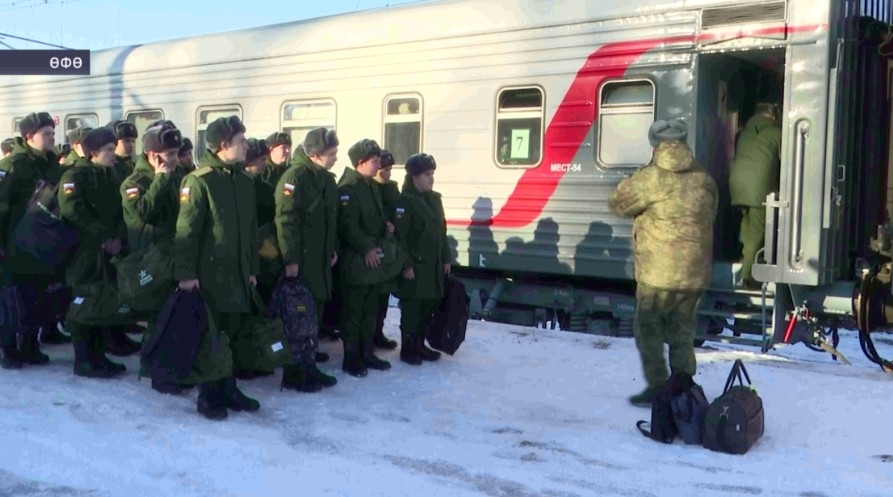 Башҡортостан егеттәре эшелон менән хеҙмәт итеү урындарына юлланды