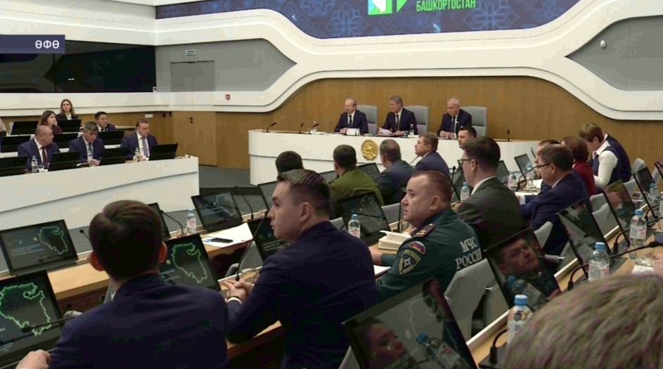 Радий Хәбиров «Башҡортостан» полкы яугирҙарына дәүләт наградаларын тапшырҙы
