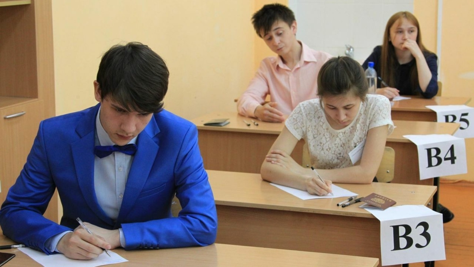Республикала 14,5 мең сығарылыш уҡыусыһы йомғаҡлау иншаһын яҙҙы