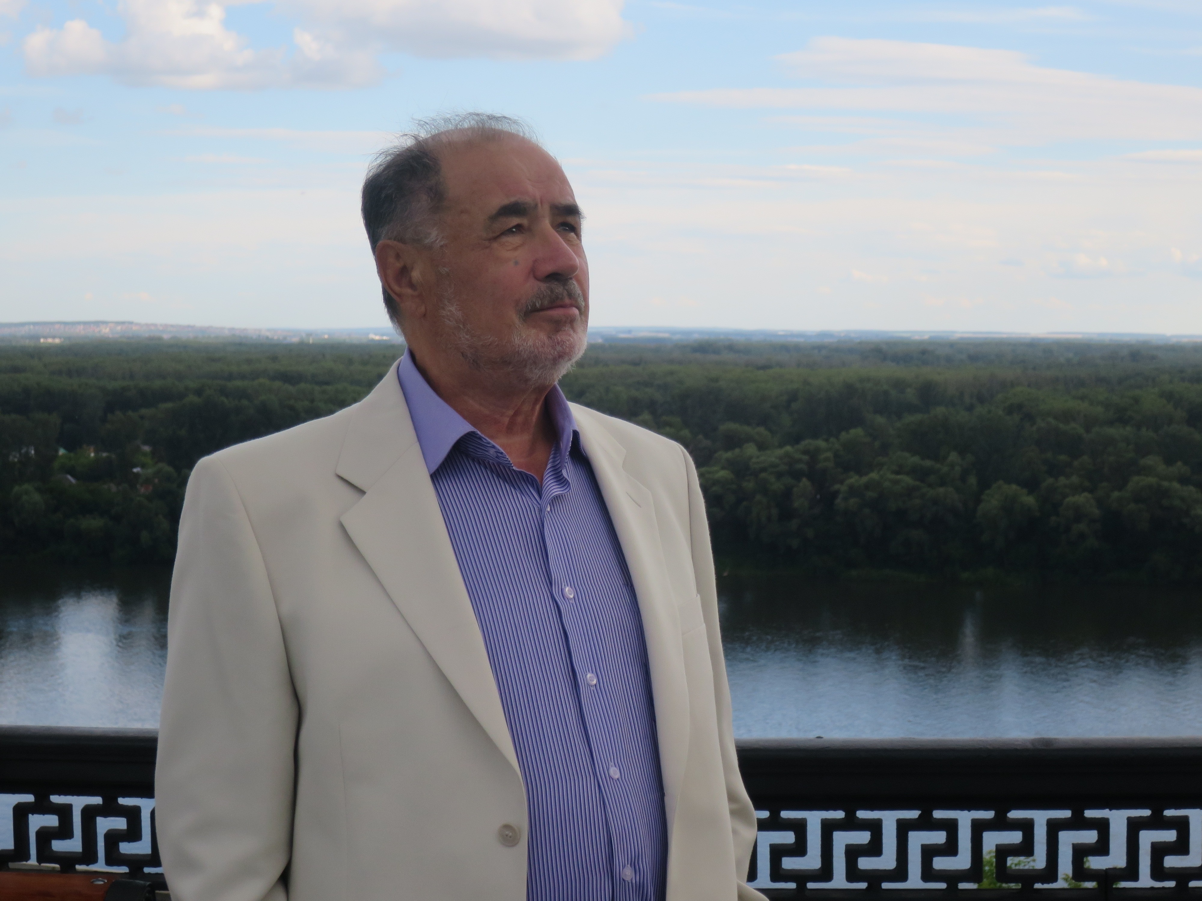 Бөгөн Башҡортостандың халыҡ шағиры Рауил Бикбаев тыуған көн