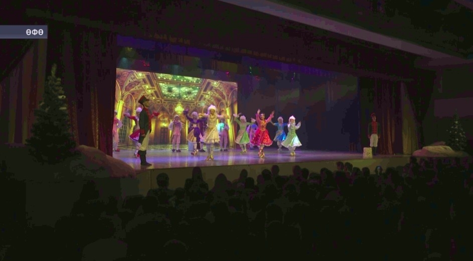 Ғәскәровсылар кескәй тамашасыларға яңы сәхнә әҫәре тәҡдим итә