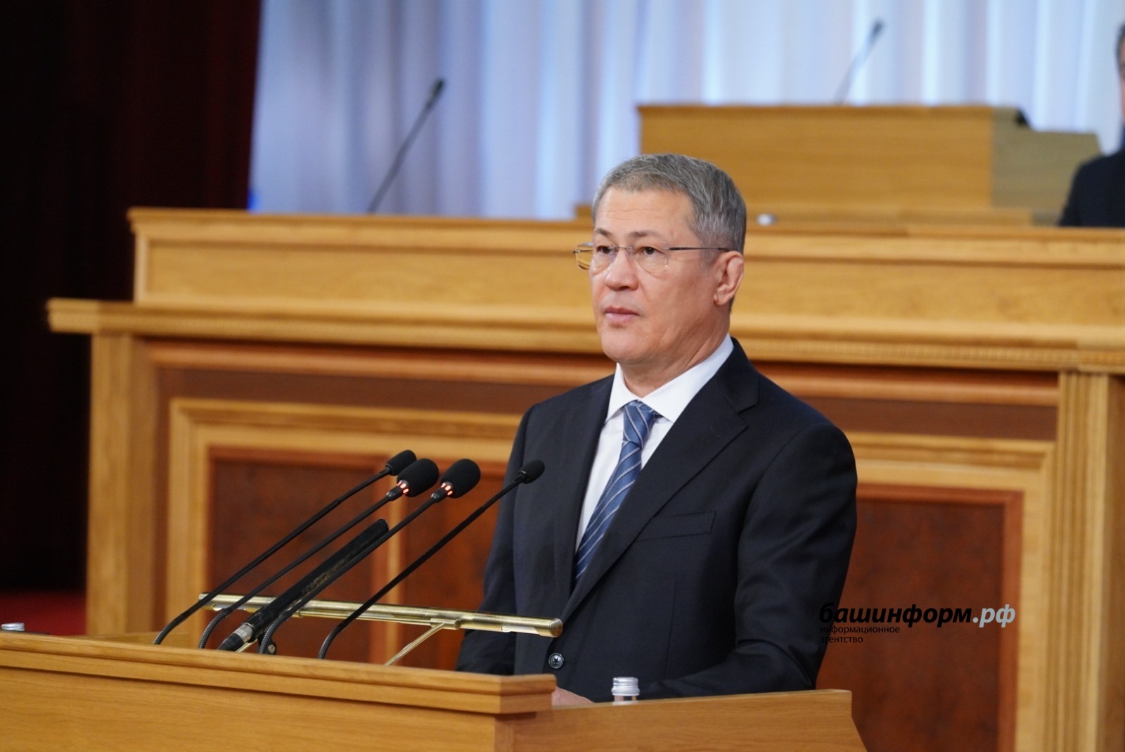 Радий Хәбиров  парламент алдында  сығыш яһаны