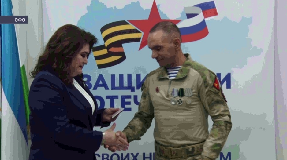 Өфөлә «Вагнер» шәхси хәрби компанияһы яугирҙарына хәрби хәрәкәттәр ветераны таныҡлығы тапшырылды