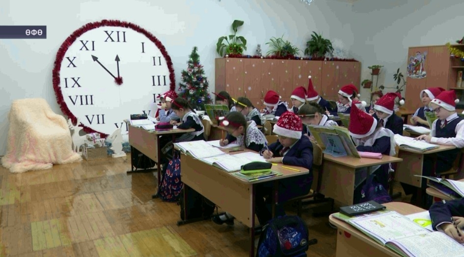 Өфөнөң 136-сы башҡорт лицейында класстарҙы байрамса биҙәү буйынса конкурс үтә