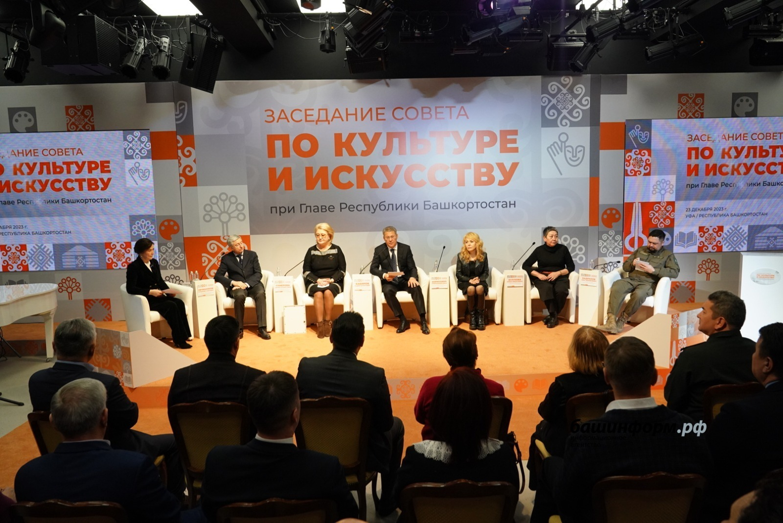 Бөгөн Өфөлә Республика Башлығы  янындағы Мәҙәниәт буйынса совет ултырышы  үтте