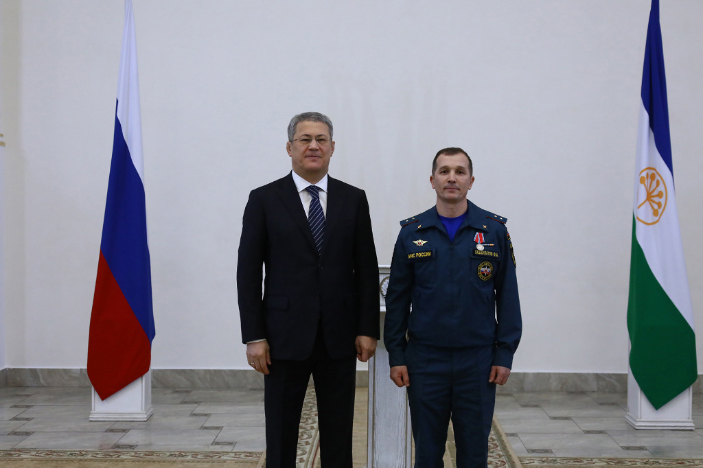 Радий Хәбиров  ҡотҡарыусыларҙы ҡотланы