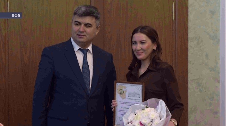 Башҡортостан хөкүмәтендә матбуғат һәм киң мәғлүмәт саралары хеҙмәткәрҙәре тәбрикләнде