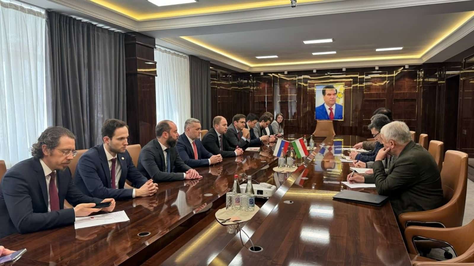 Башҡортостан һәм Тажиҡстан уртаҡ сәнәғәт проекттарын арттырырға ниәтләй