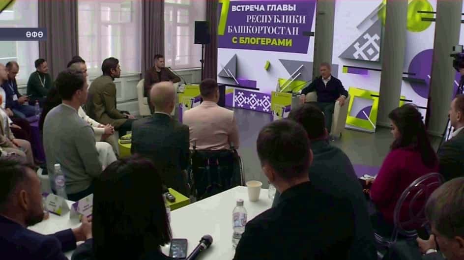Радий Хәбиров бөгөн блогерҙар менән осрашты