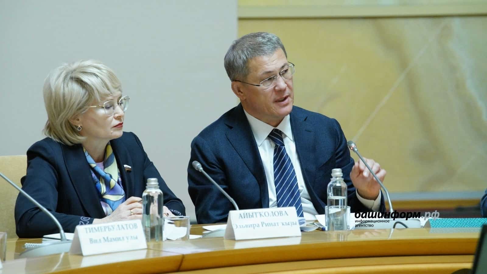 Радий Хәбиров  башҡорттар ҡоролтайы менән осрашты