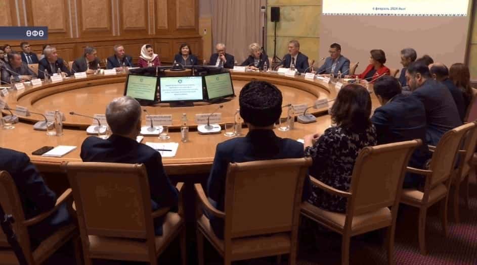 Башҡортостан башлығы Бөтә донъя башҡорттары ҡоролтайы ағзалары менән осрашты
