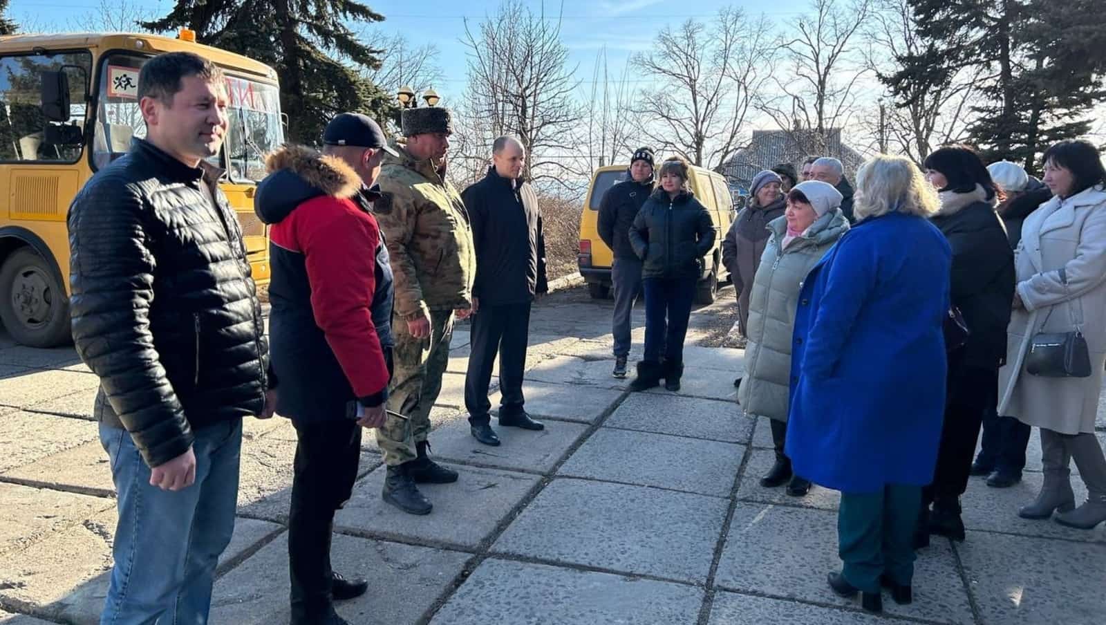 Башҡортостан вәкилдәре Луганск мәктәптәренә гуманитар ярҙам алып килде