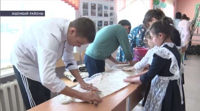 Ишембай районы Кинйәбулат ауылында яугирҙар өсөн һарыҡ йөнөнән билбауҙар эшләй башлаған