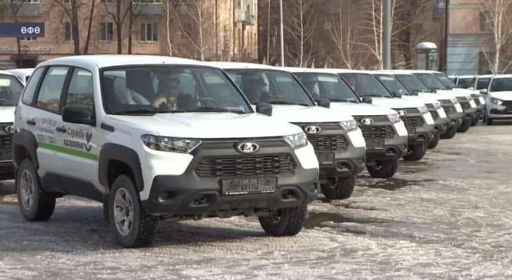 Радий Хәбиров республика медицина учреждениеларына файҙаланыуға яңы машиналар тапшырҙы