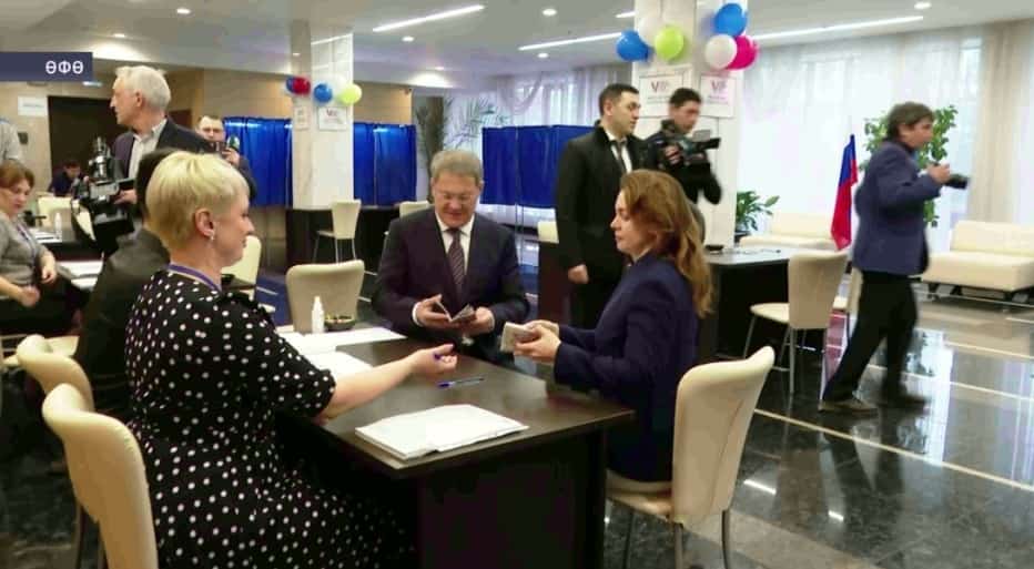 Радий Хәбиров Өфөнөң 109-сы һайлау участкаһында тауыш бирҙе