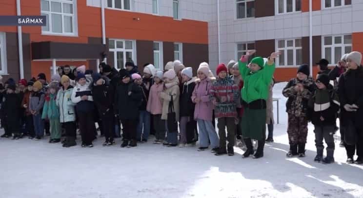 Баймаҡ ҡалаһының 5-се мәктәбендә ҡышты оҙатыу байрамы үтте