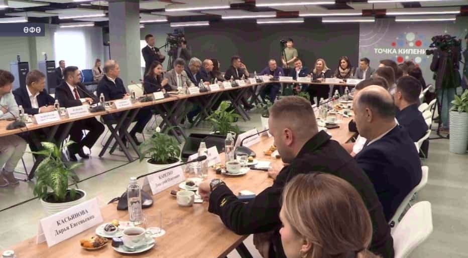 Радий Хәбиров матбуғат һәм киң мәғлүмәт саралары вәкилдәре менән осрашты