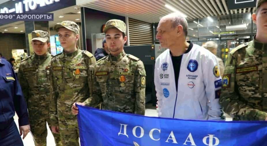 Өфөлә 10 мең метр бейеклектән һикергән Александр Лынникты ҡаршы алдылар