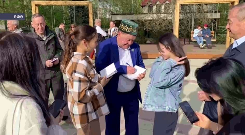Өфөлә Рәмил Сурағоловтың «Гөрләшеп йәшәйек әле» китабының исем туйы үтте