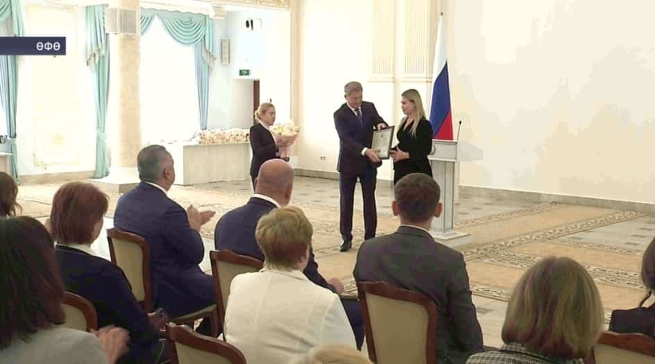 Радий Хәбиров өлөшсөләрҙең боҙолған хоҡуҡтарын тергеҙеүселәргә дәүләт наградаларын тапшырҙы