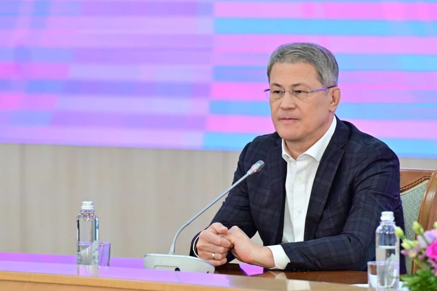 Радий  Хәбиров ҡатын-ҡыҙҙарға яугирҙәргә ярҙам өсөн рәхмәт белдерҙе