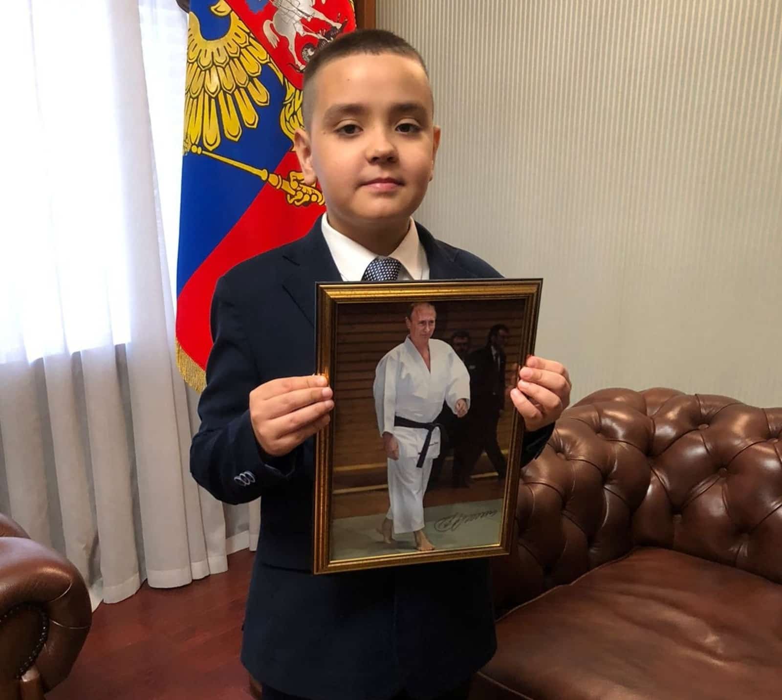 Өфөнән 3-cө класс уҡыусыһы Кирилл Ҡасимов Президент Владимир Путиндан бүләк алды