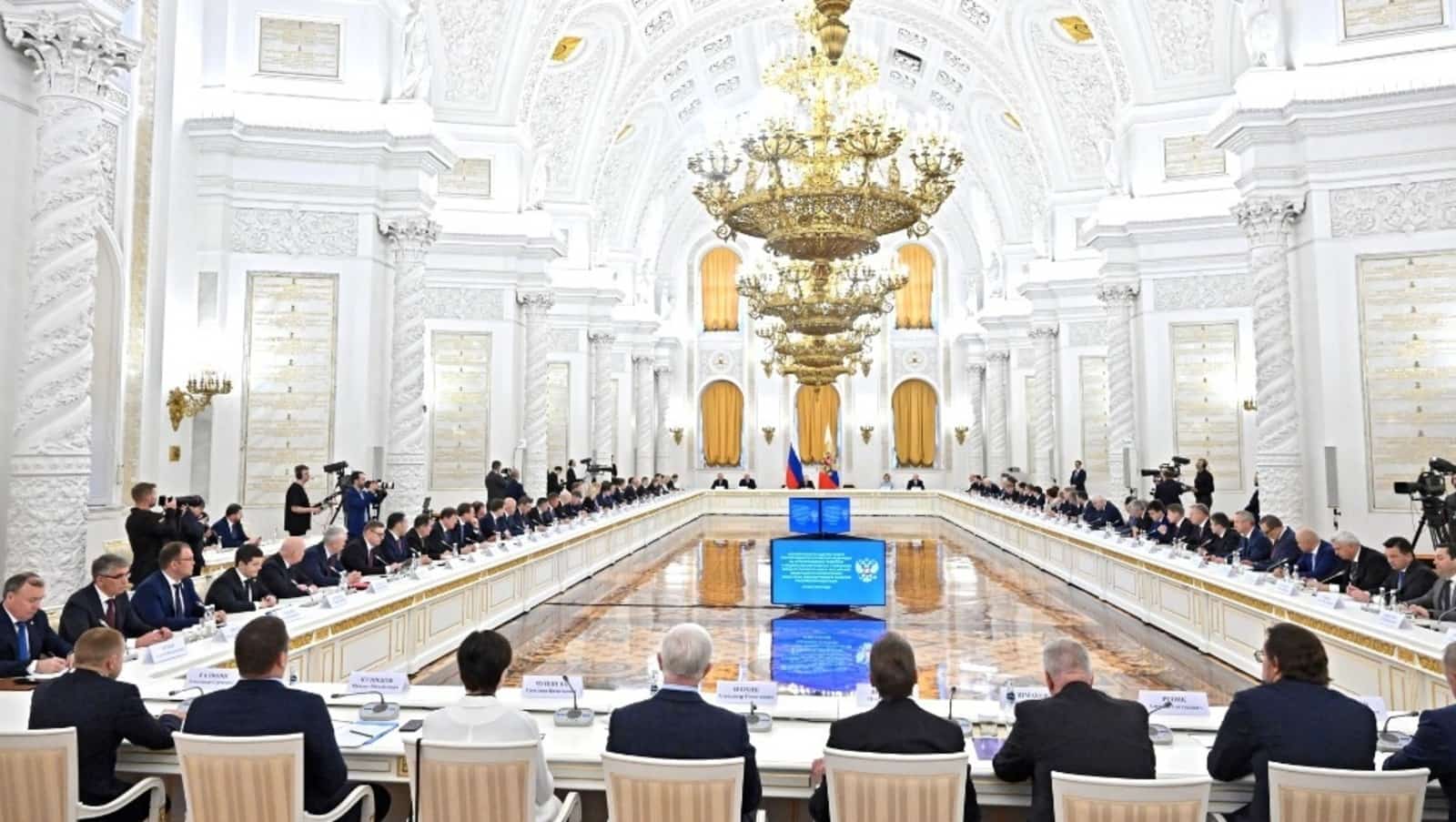 Владимир Путин стратегик үҫеш һәм милли проекттар буйынса совет ултырышы үткәрҙе