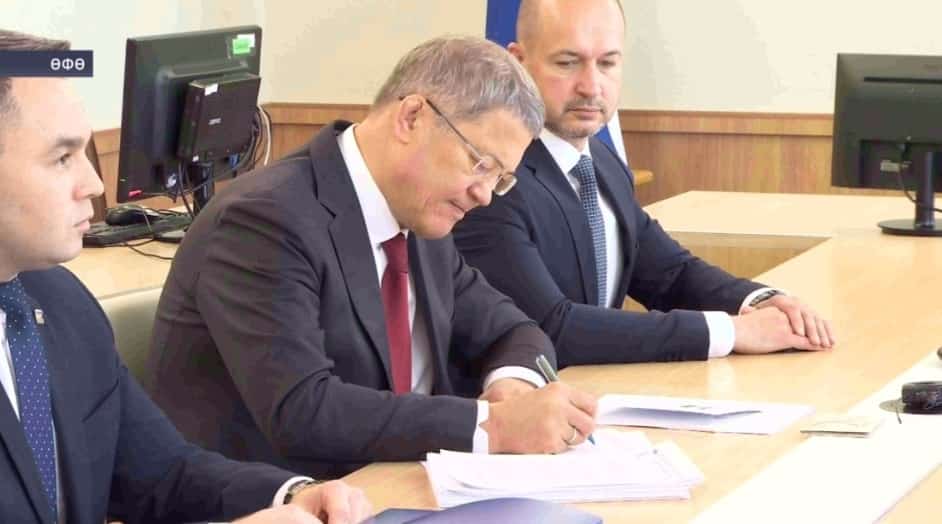 Радий Хәбиров Башҡортостан башлығына һайлауҙа кандидат булараҡ ҡатнашыу өсөн ғариза тапшырҙы