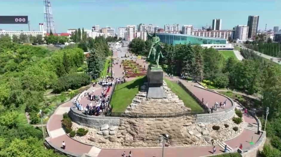 Өфөлә Рәсәй, баш ҡала көндәренә һәм Салауат Юлаевтың тыуыуына арналған байрам саралары үтте