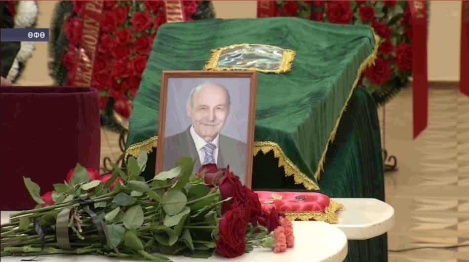 Башҡортостан йәмәғәтселеге Башҡортостандың халыҡ шағиры Рәшит Шәкүрҙе һуңғы юлға оҙатты