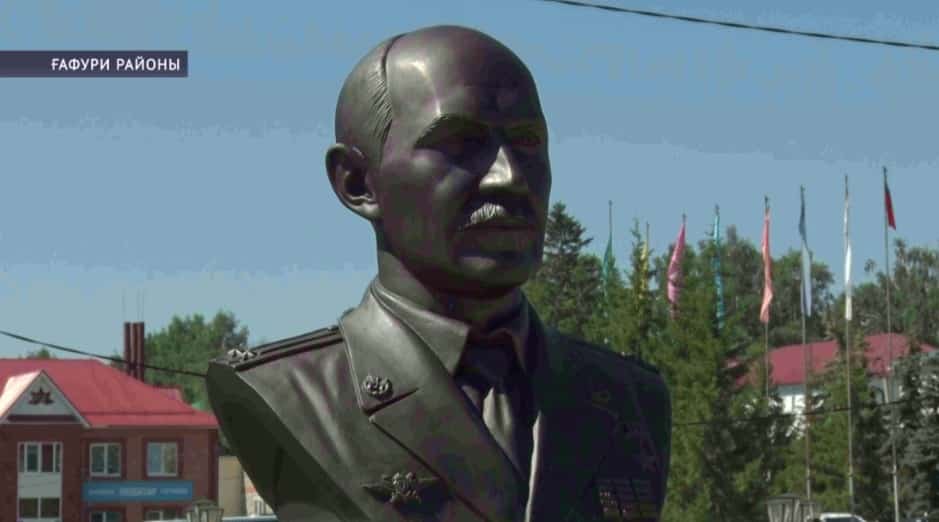 Ғафури районында Рәсәй Геройы Андрей Мигунов хөрмәтенә бюст һәм мемориаль таҡтаташ асылды