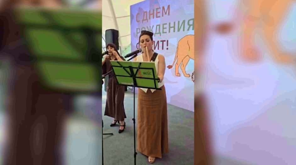 Радий Хәбиров социаль селтәрҙәге сәхифәһенә хәләл ефете ҡурайҙа уйнаған видеояҙма һалды