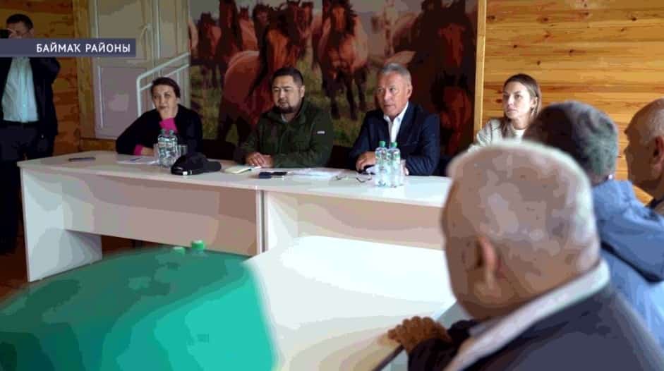 Азат Бадранов Баймаҡ районында йәмәғәт тормошонда әүҙем ҡатнашҡан граждандар менән осрашты